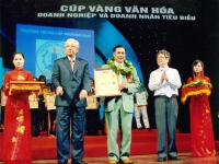 Trường Trung Cấp Phương Nam nhận Cúp Vàng Văn Hóa Đông Sơn